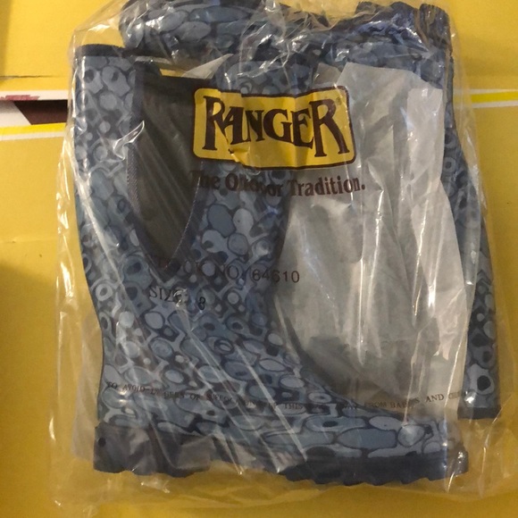 Rain boots New with  tags - Picture 2 of 4